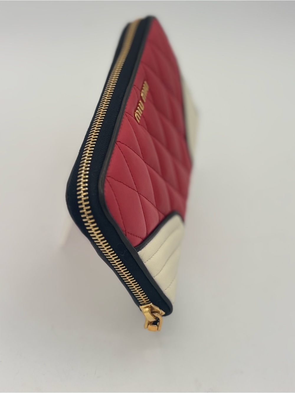 Miu Miu Rosso & Bianco Quilted Nappa Leather Zip Around Wallet - Picture 3 of 10